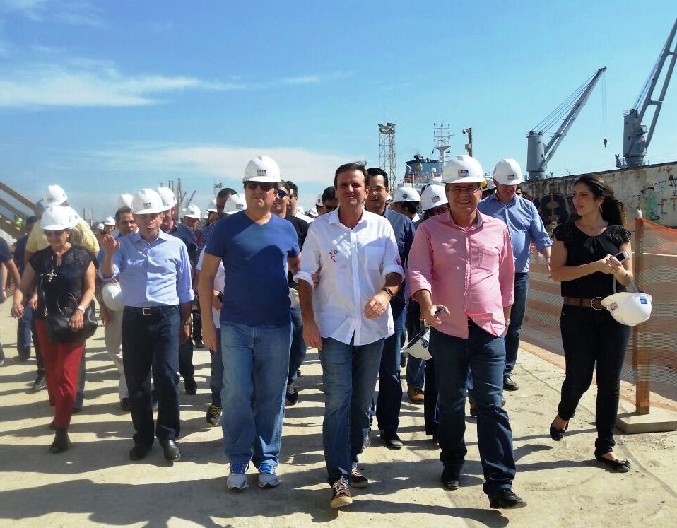Hildo_Rocha_e_comitiva_visita_porto_RJ_11_07_2015