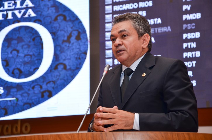Antônio Pereira, na tribuna da Assembleia (1)