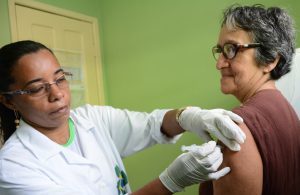 Foto-1_Francisco-Campos_SES_24052016-Maranhão-atinge-meta-de-cobertura-vacinal-contra-H1N1-campanha-segue-até-dia-10-de-junho-300x195